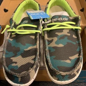 Hey Dude camo youth size 4